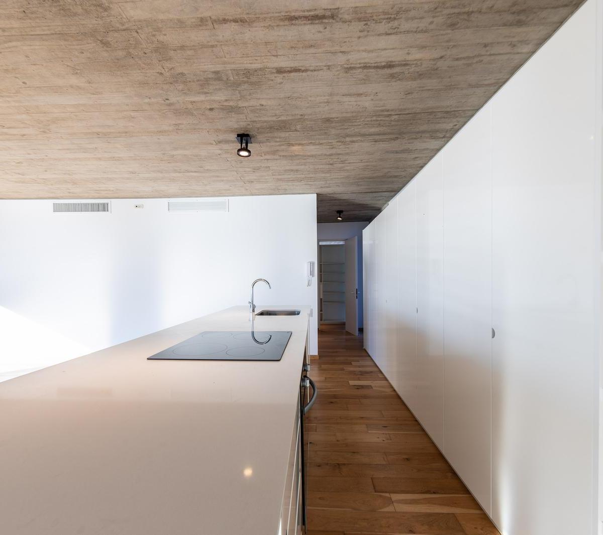 Departamento en Venta de Tres Dorm. Barrio Arroyito 1