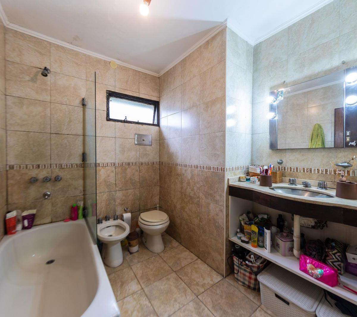 Venta - Casas Independientes en Planta Alta y Planta Baja, con Pileta - Barrio San Martin 3