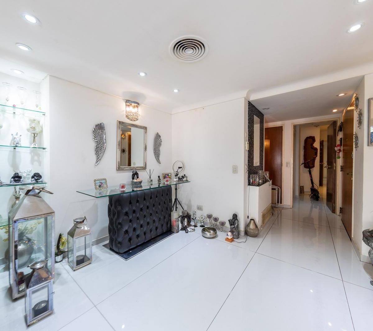Venta - Departamento Piso Exclusivo 4 Dorm. con Quincho y Parrillero Propio - Barrio Centro 2