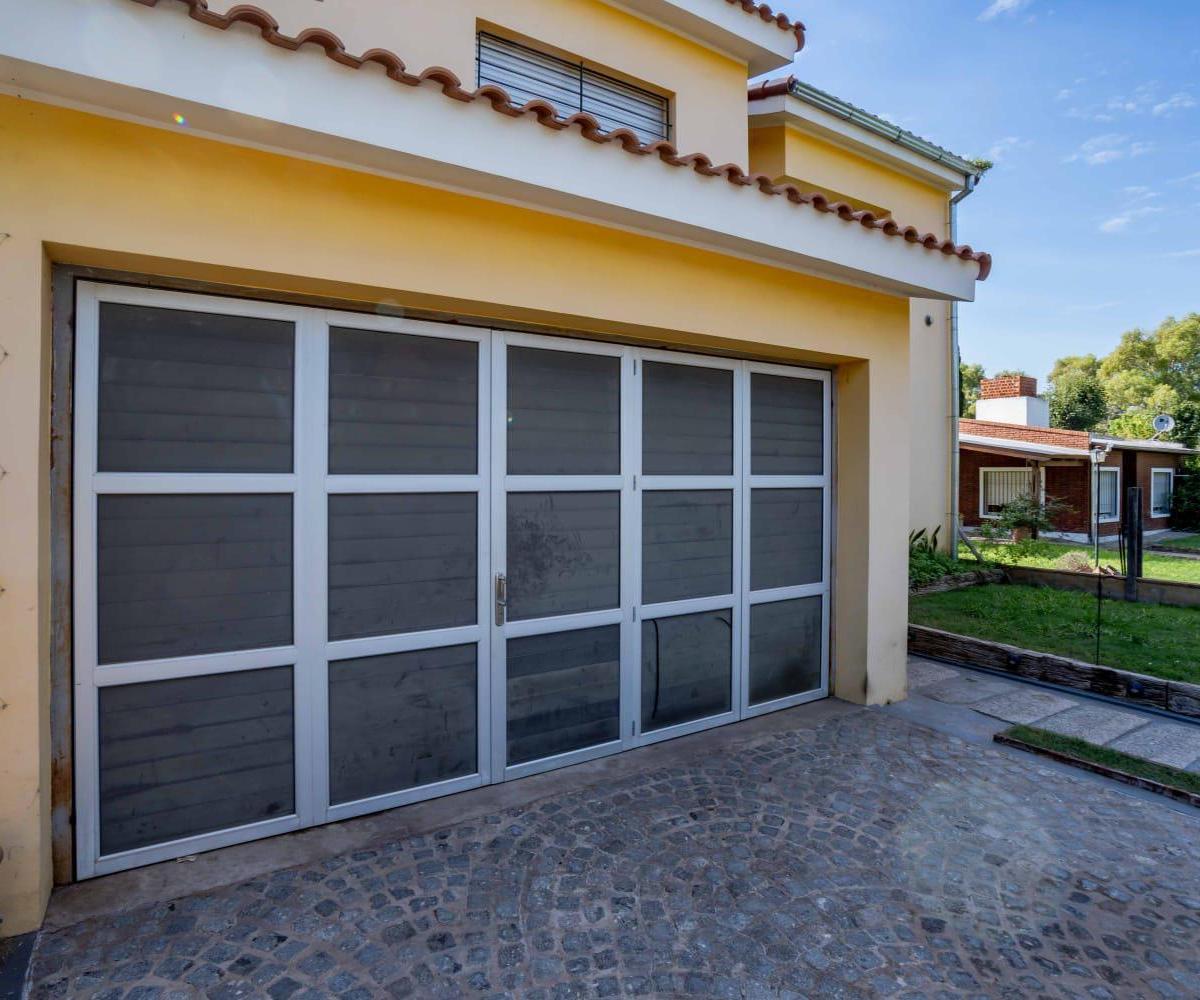 Venta - Casa de 4 Dorm. - Cochera Doble - Funes - Barrio Los Solares 5