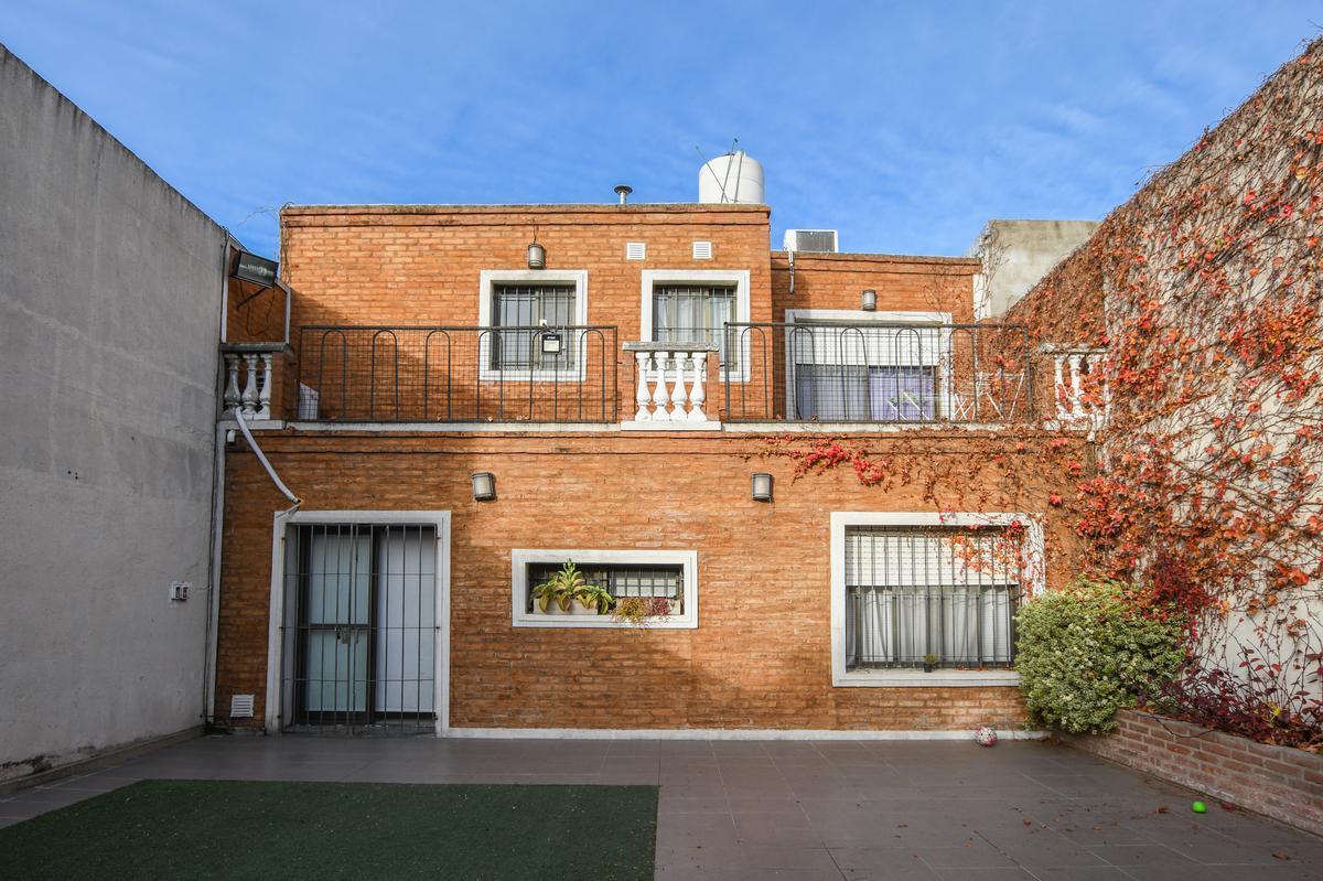 Venta - Casa de 4 Dorm. - Cinco Esquinas 3