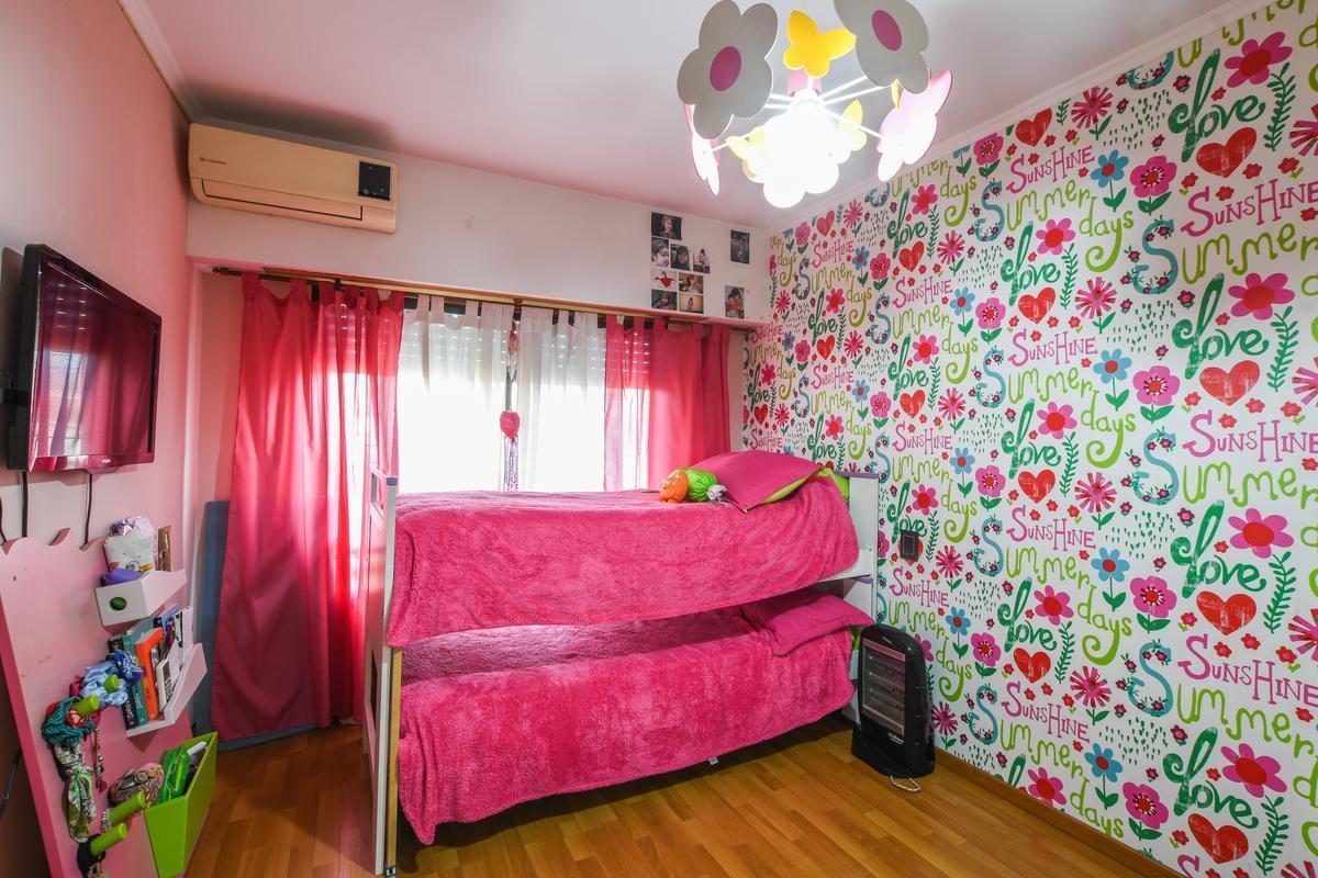 Venta - Casa de 4 Dorm. - Cinco Esquinas 5