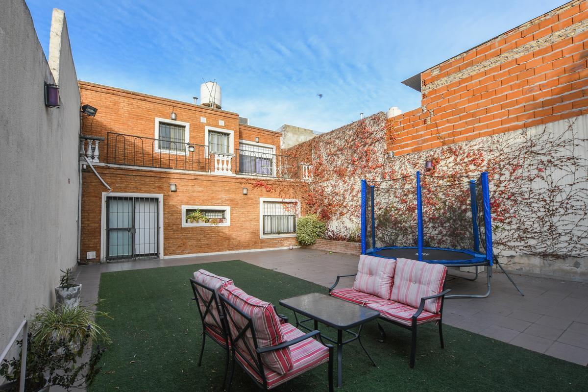 Venta - Casa de 4 Dorm. - Cinco Esquinas 2