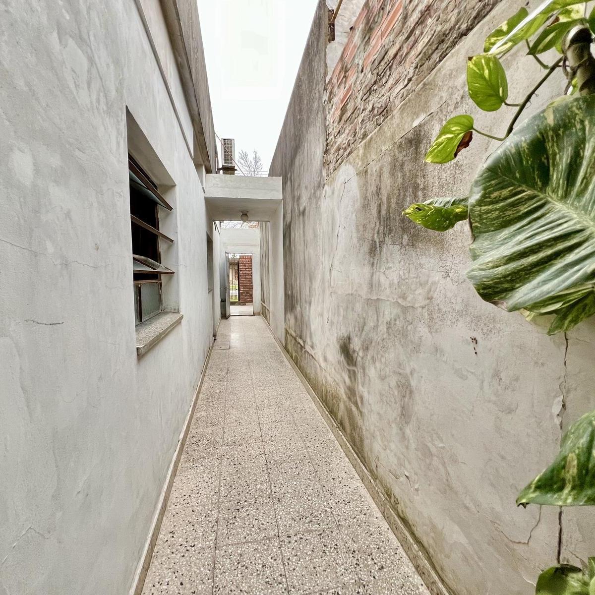 En Venta - Casa 2 Dorm. con Patio y Cochera - Fighiera 5
