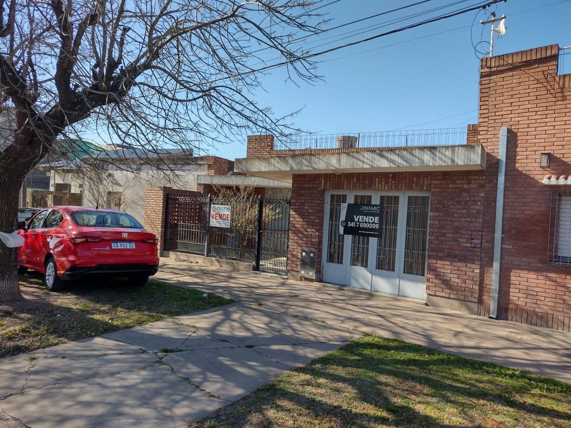 En Venta - Casa 2 Dorm. con Patio y Cochera - Fighiera 2