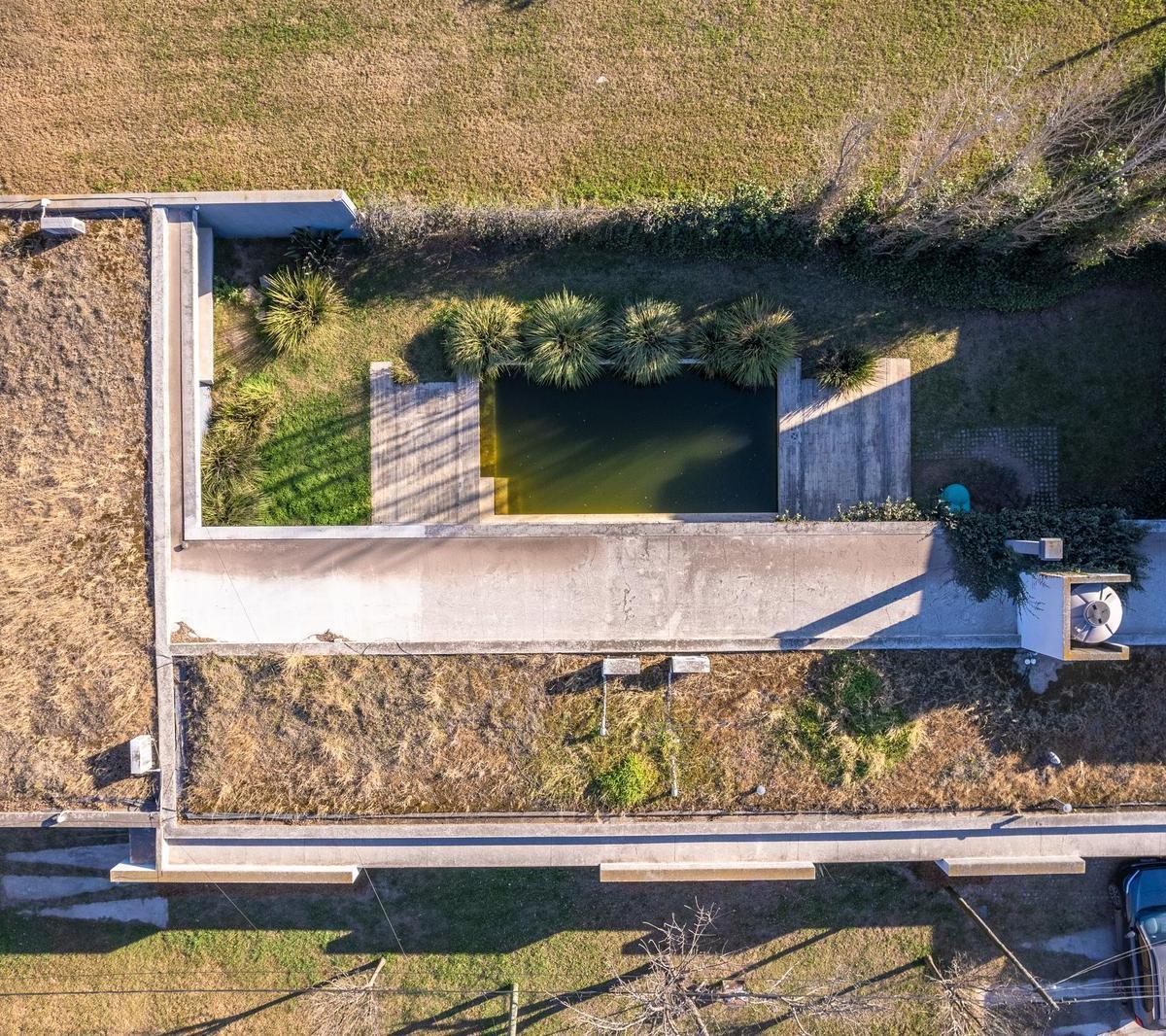 Venta - Casa de Cuatro Dorm. con Patio, Pileta y Cochera Doble - Ricardone 5