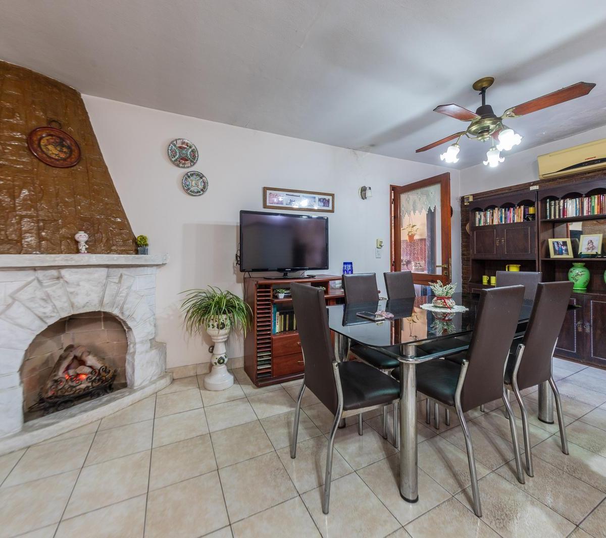 En Venta - Dos Casas Unifamiliar de Dos Dorm. Cada Una - Barrio El Gráfico, Fisherton 2