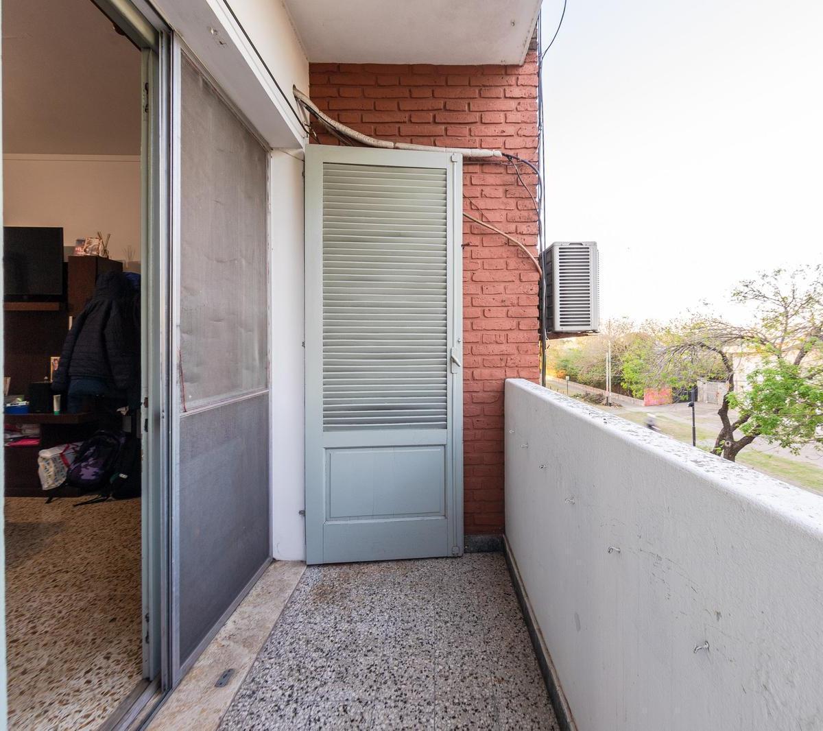 En Venta - Departamento de Tres Dorm. - Las Heras 5