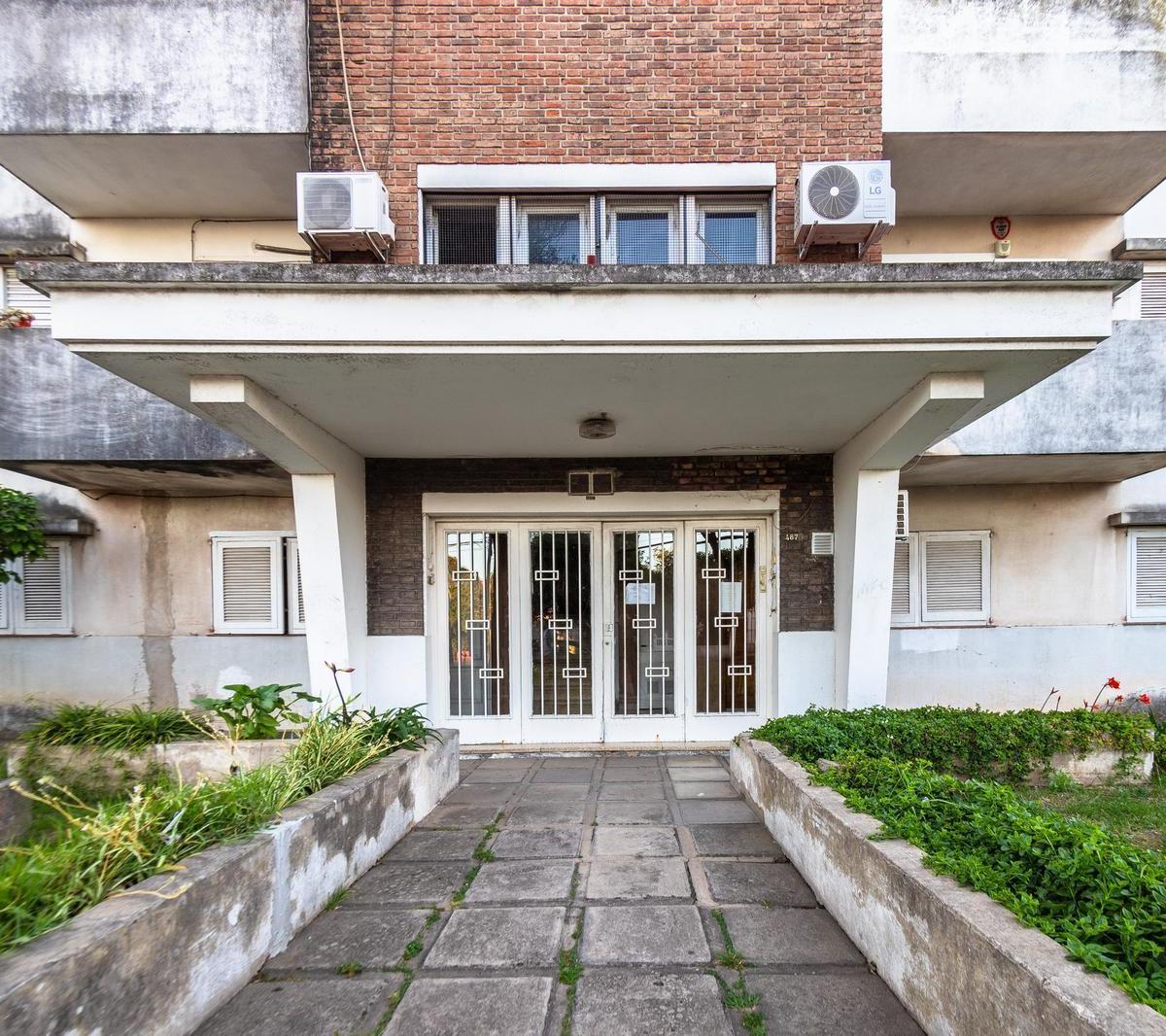 En Venta - Departamento de Tres Dorm. - Las Heras 1