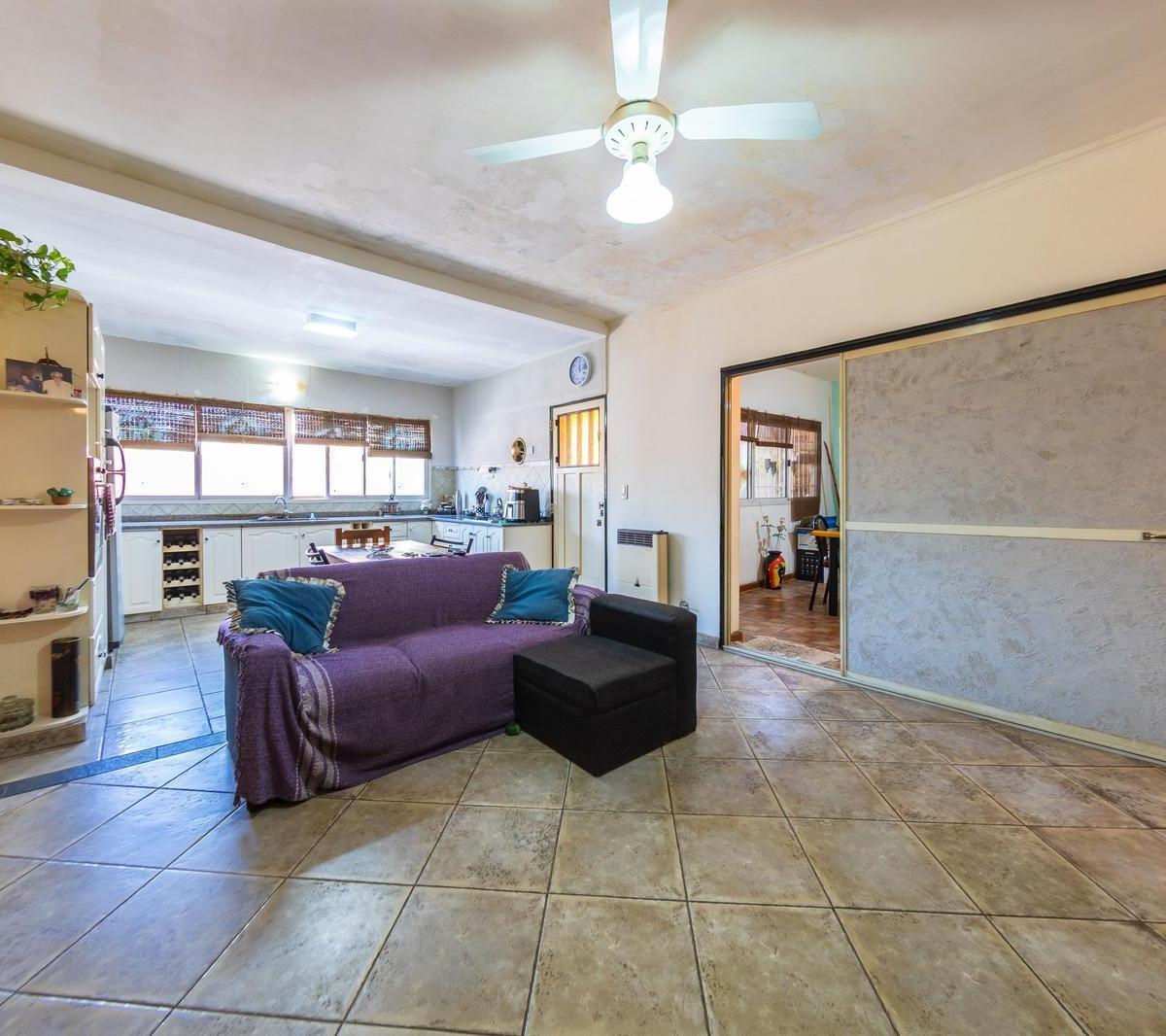 Venta - Casa Unifamiliar - Barrio Belgrano 2