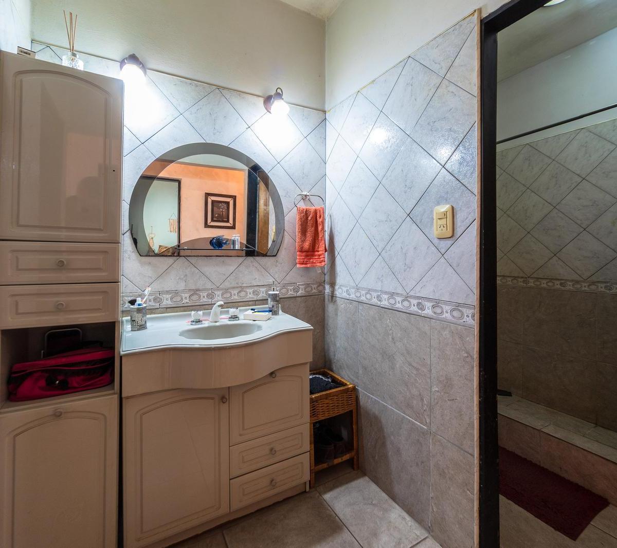 Venta - Casa Unifamiliar - Barrio Belgrano 4