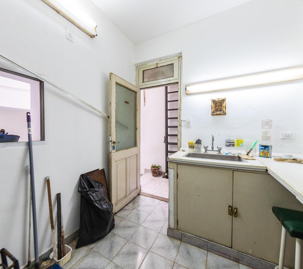 Venta - Casa Uso Institucional 9 Ambientes - Barrio Lourdes 5