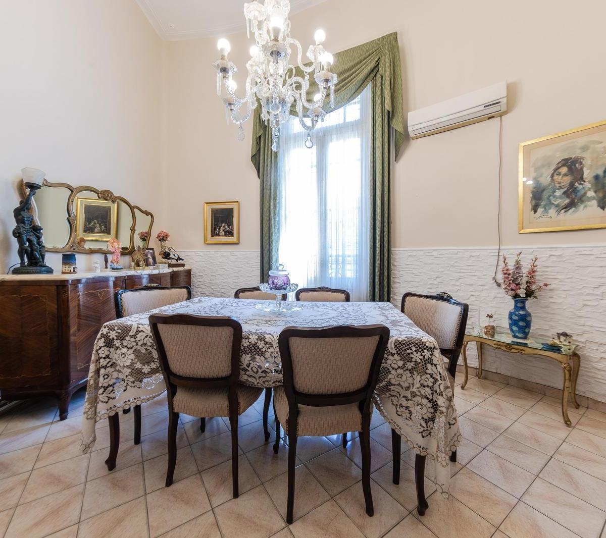 Venta - Casa de Cuatro Dorm. - Barrio Lourdes 4