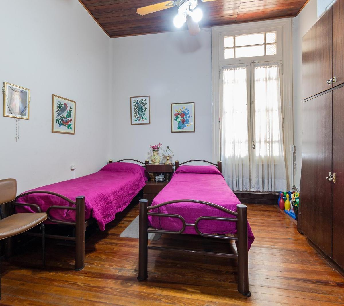 Venta - Casa de Cuatro Dorm. - Barrio Lourdes 3