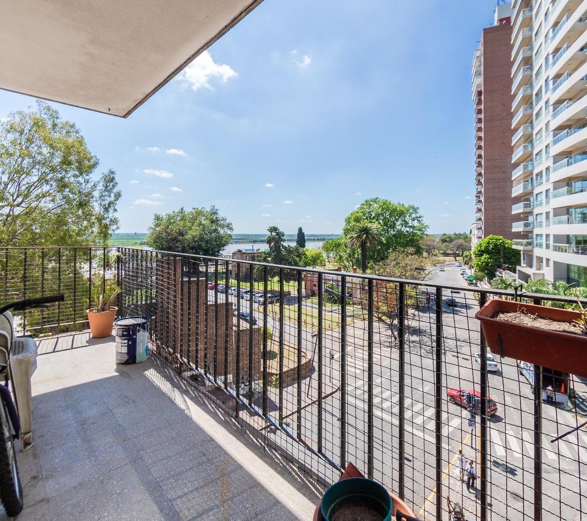 En Venta - Departamento de Cuatro Dorm. con Vista Al Río - Centro Río 1