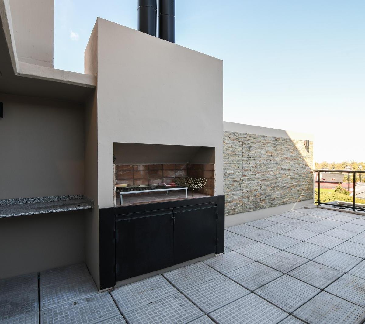 Venta - Departamento de 3 Dorm. con Patio Exclusivo y Amenities - Barrio Lourdes. 2