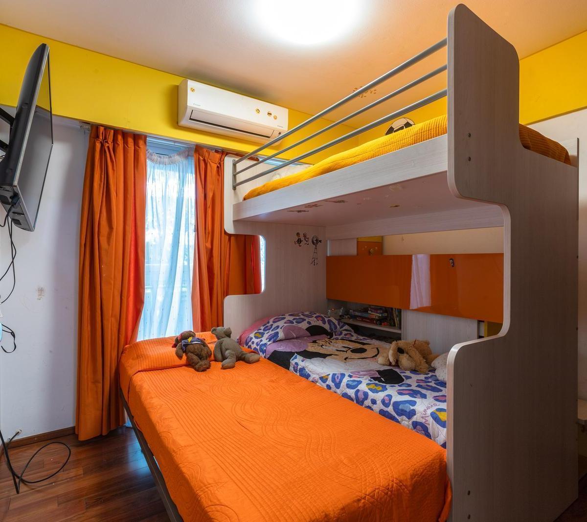 Departamento de 3 Dorm. Reciclado en Venta - Centro 1