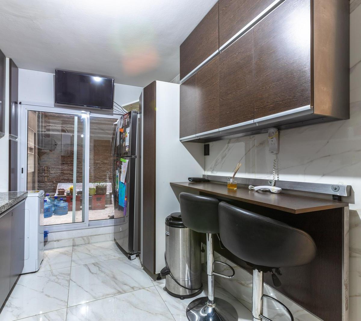Departamento de 3 Dorm. Reciclado en Venta - Centro 3
