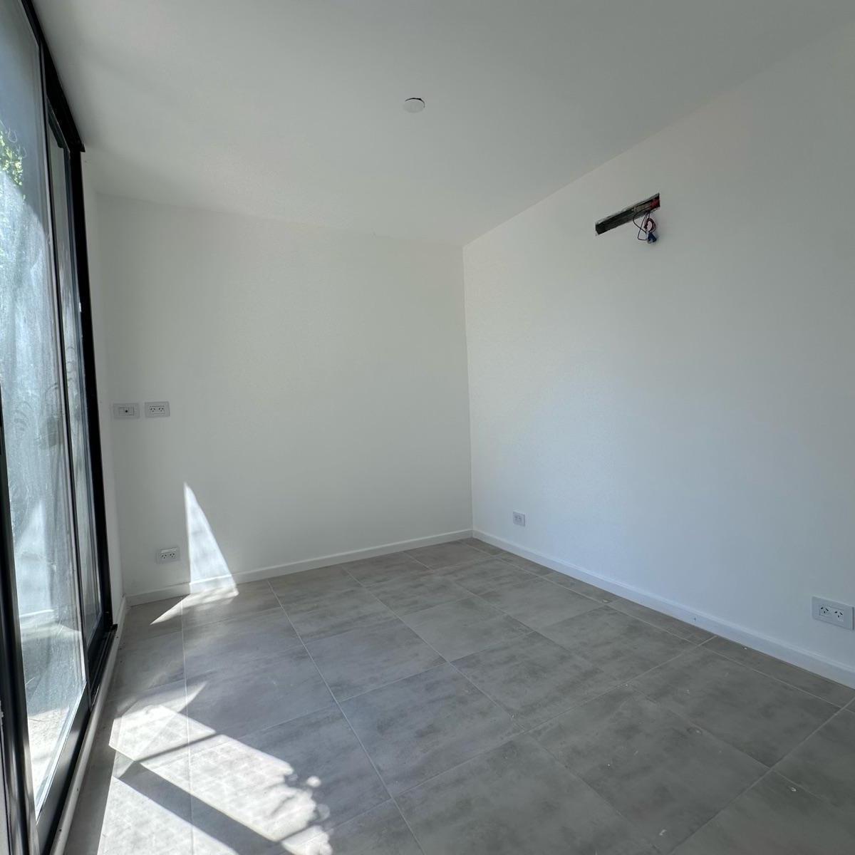 Venta Departamento 2 Dorm. con Patio - Refineria 1