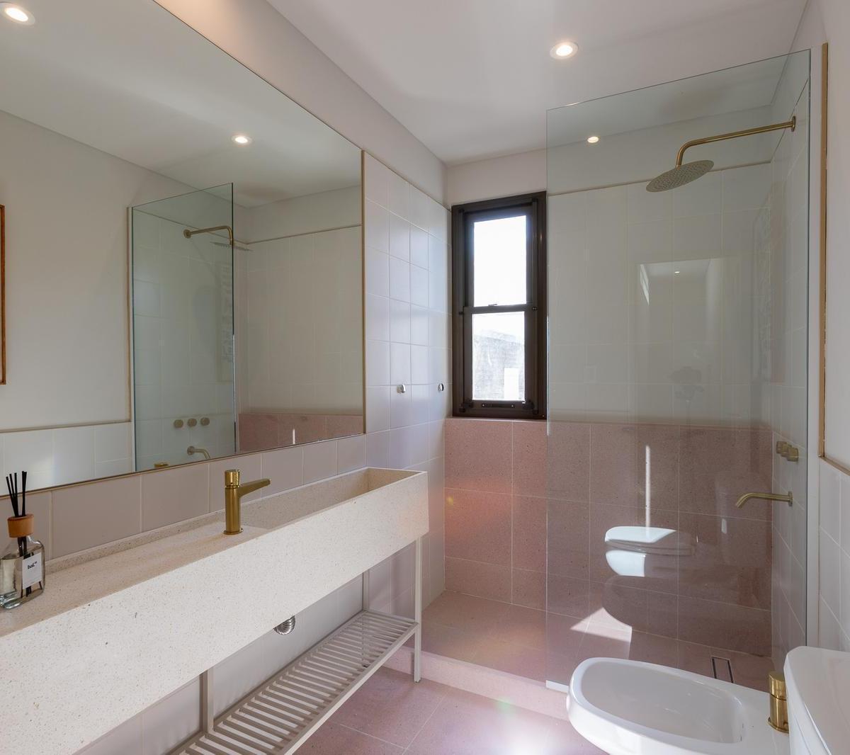 Casa en Venta de 4 Dorm. en Venta - Barrio Abasto 2