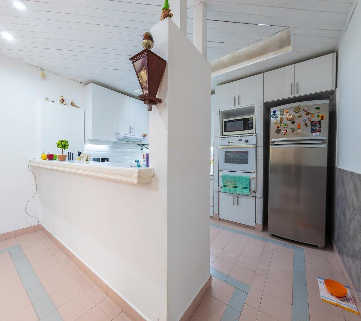 Venta - Casa de Tres Dorm. con Patio, Cochera y Quincho - Barrio Abasto 3