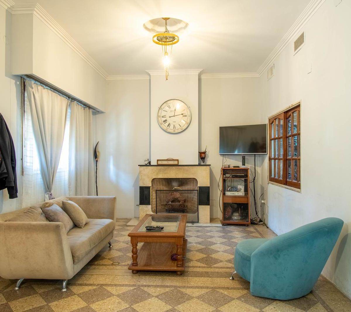 Casa en Venta Cuatro Dorm. Terraza y Cochera - Barrio Echesortu. Apta Crédito 2
