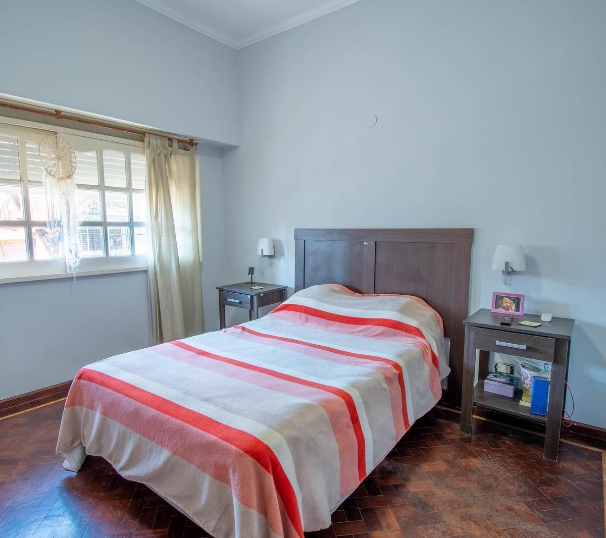 Casa en Venta Cuatro Dorm. Terraza y Cochera - Barrio Echesortu. Apta Crédito 3