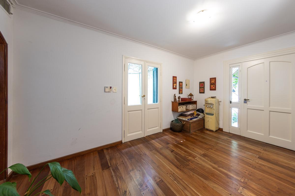 En Venta - Casa de 5 Dorm., con Cochera, Quincho y Pileta - Barrio Martin 3