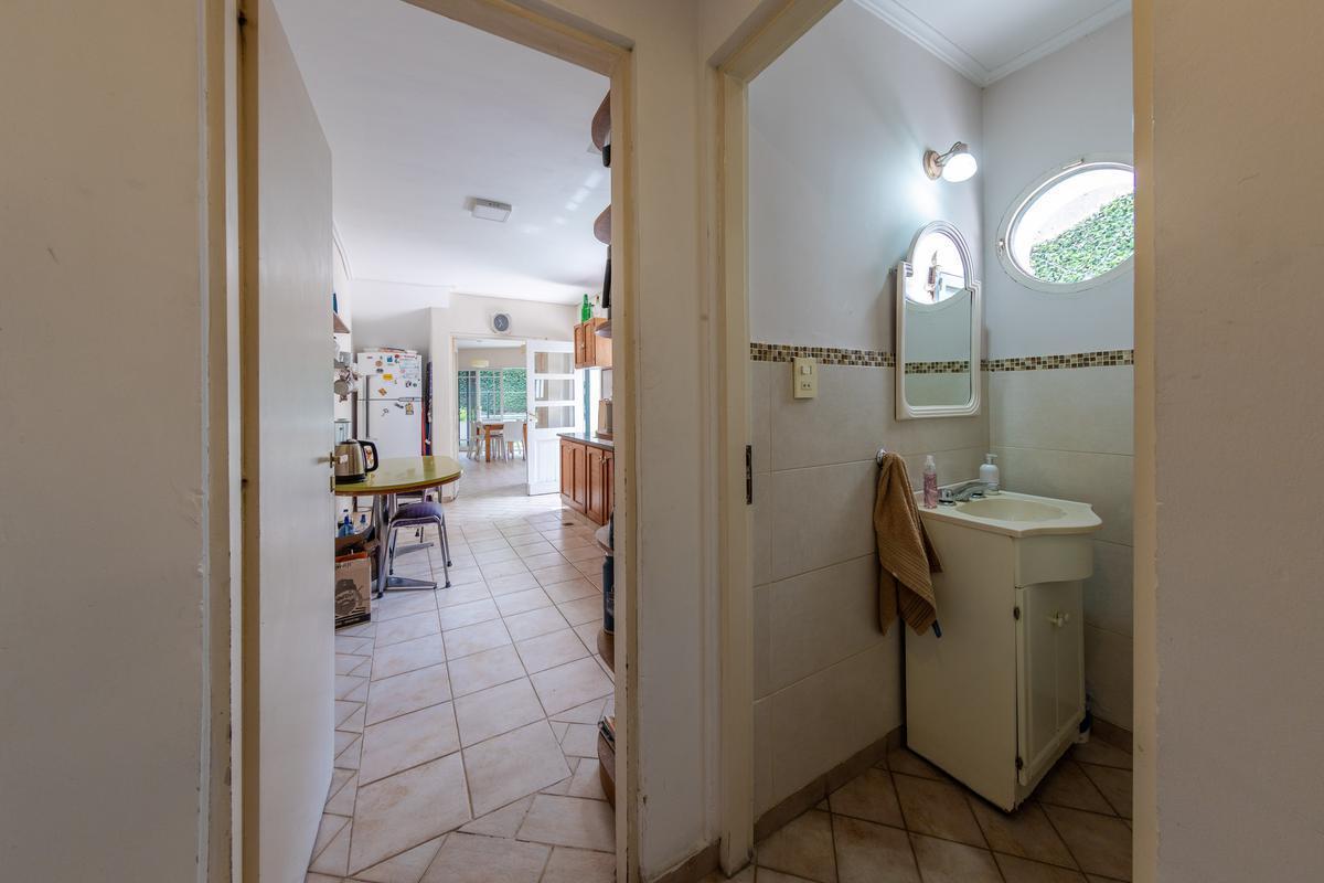 En Venta - Casa de 5 Dorm., con Cochera, Quincho y Pileta - Barrio Martin 5