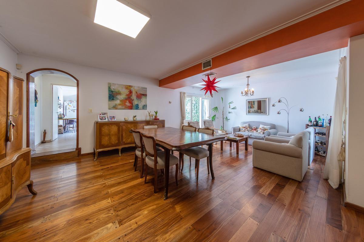 En Venta - Casa de 5 Dorm., con Cochera, Quincho y Pileta - Barrio Martin 2