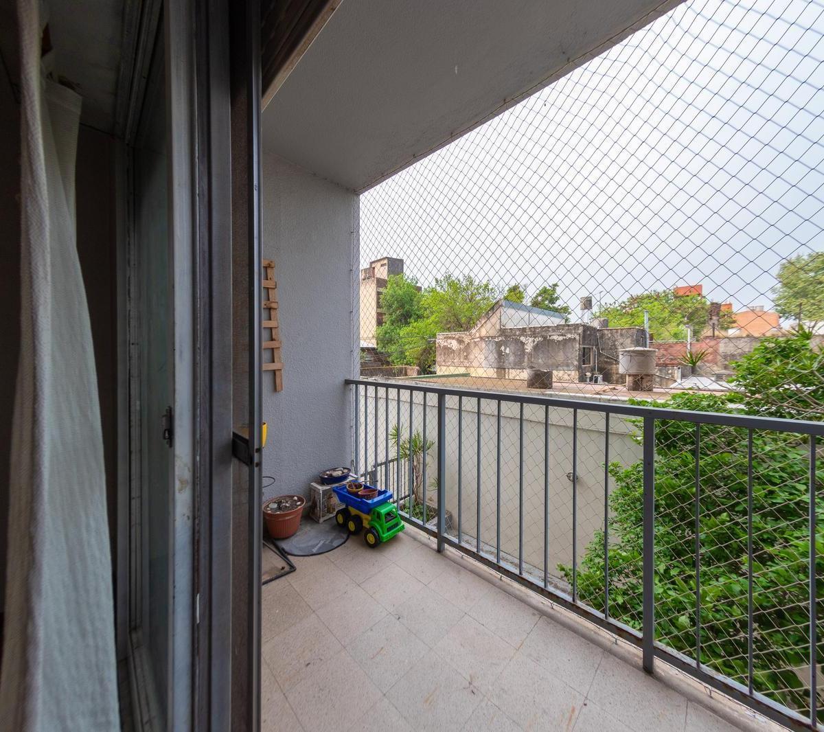 En Venta - Departamento de Tres Dorm. con Cochera - Republica La Sexta 5