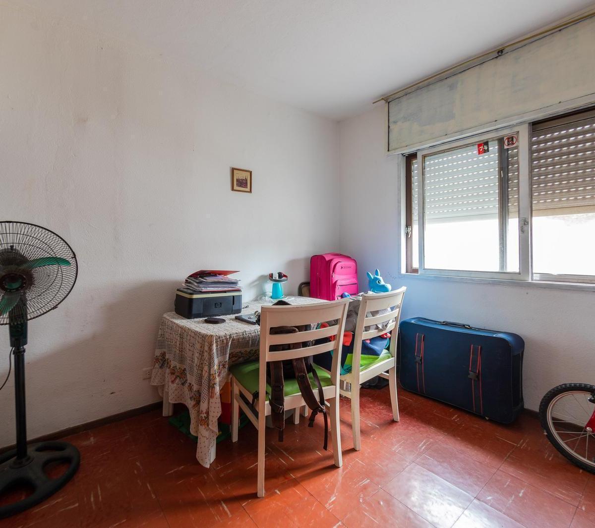 En Venta - Departamento de Tres Dorm. con Cochera - Republica La Sexta 3