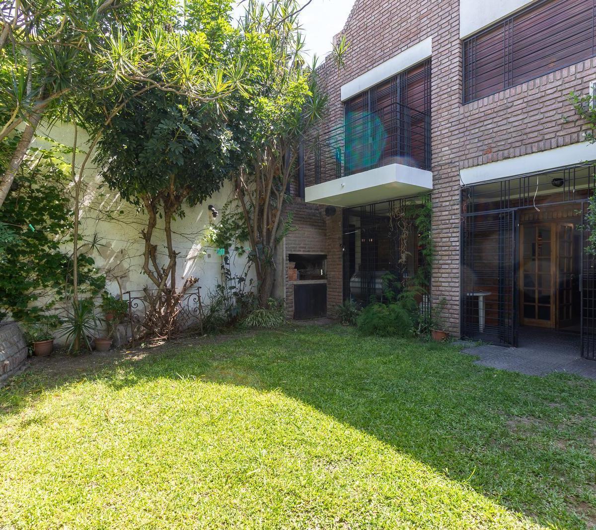 Venta - Casa de Dos Plantas y Cuatro Dorm. - Barrio Gral Jose de San Martin 4