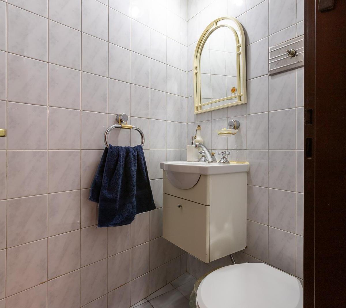 Venta - Casa de Dos Plantas y Cuatro Dorm. - Barrio Gral Jose de San Martin 1