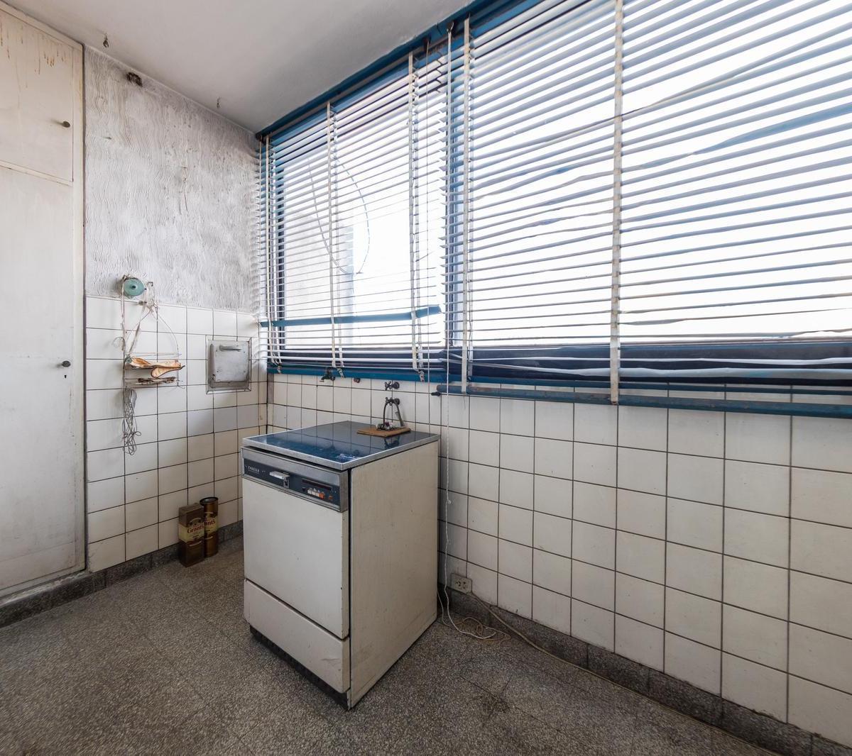 Venta - Departamento Piso Exclusivo Tres Dorm. con Balcón Aterrazado - Centro 2