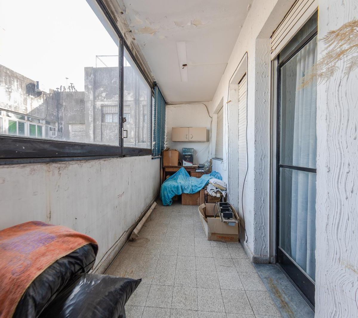 Venta - Departamento Piso Exclusivo Tres Dorm. con Balcón Aterrazado - Centro 1