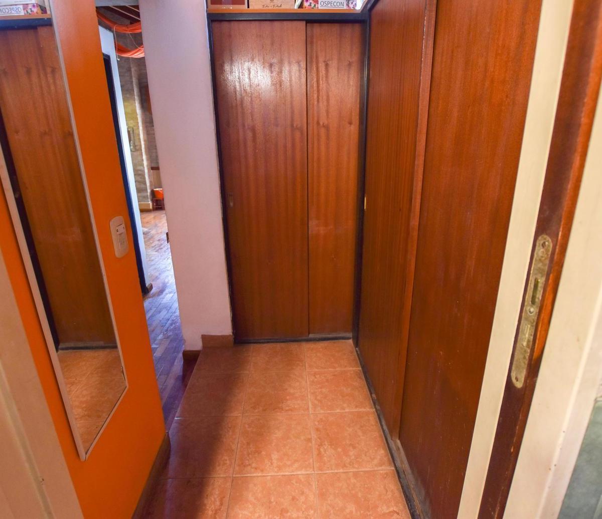 Foto de VENTA - CASA DE CUATRO DORMITORIOS CON JARDIN, PILETA Y COCHERA, imagen 5
