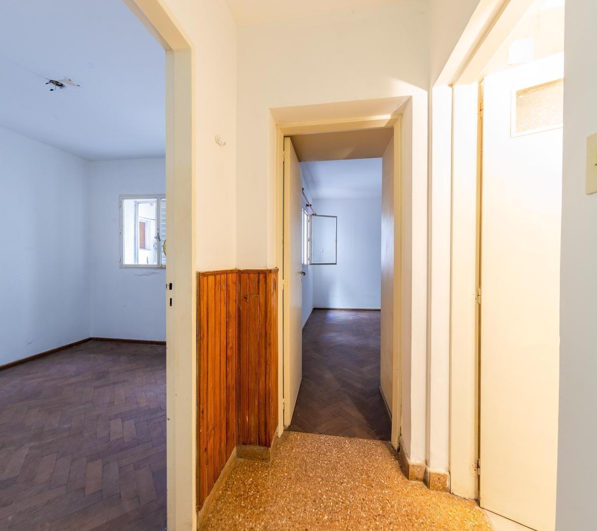 En Venta - Departamento en Planta Baja de Tres Dorm. con Patio - Barrio Martin 1