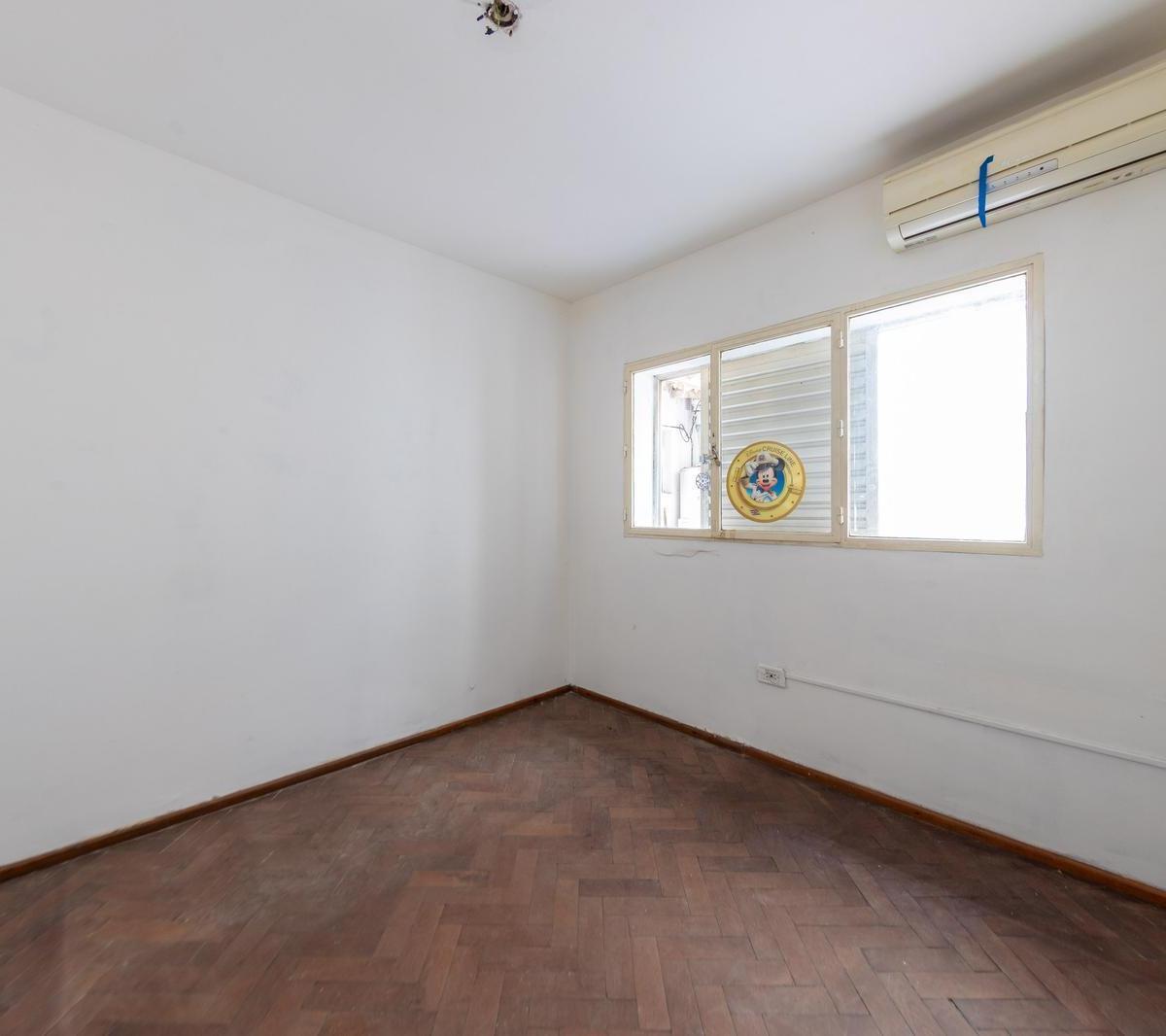 En Venta - Departamento en Planta Baja de Tres Dorm. con Patio - Barrio Martin 2