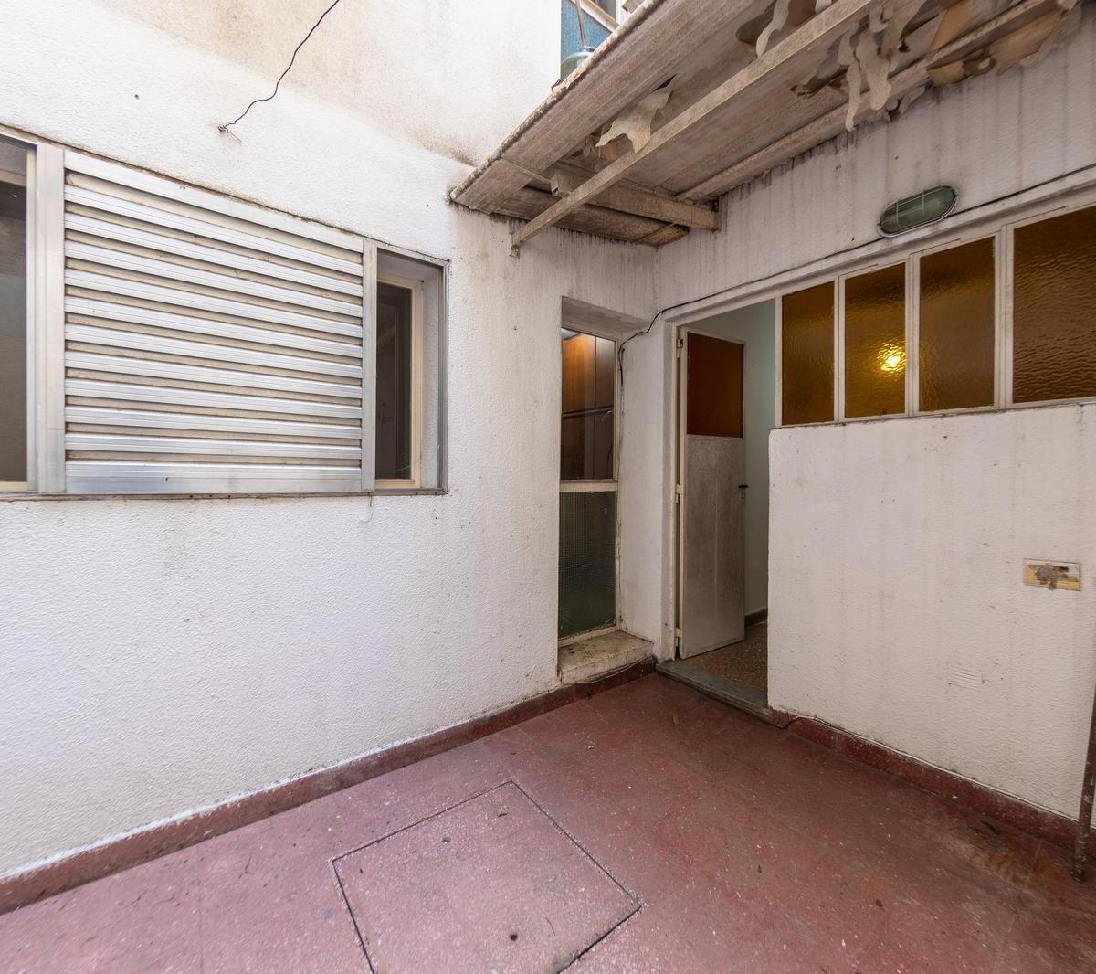 En Venta - Departamento en Planta Baja de Tres Dorm. con Patio - Barrio Martin 3