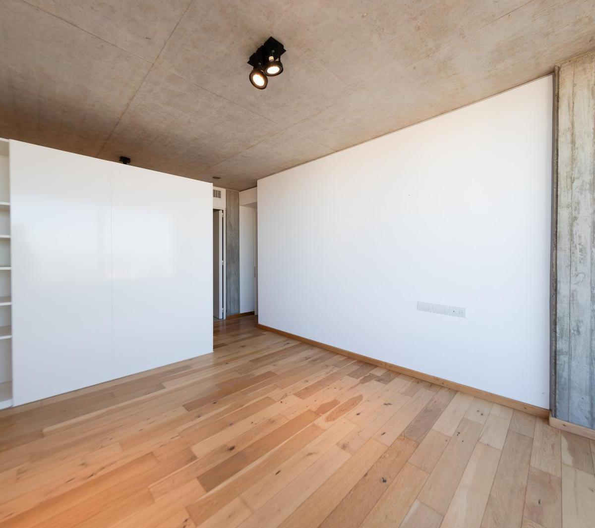 En Venta - Departamento de Tres Dorm. Barrio Arroyito 3