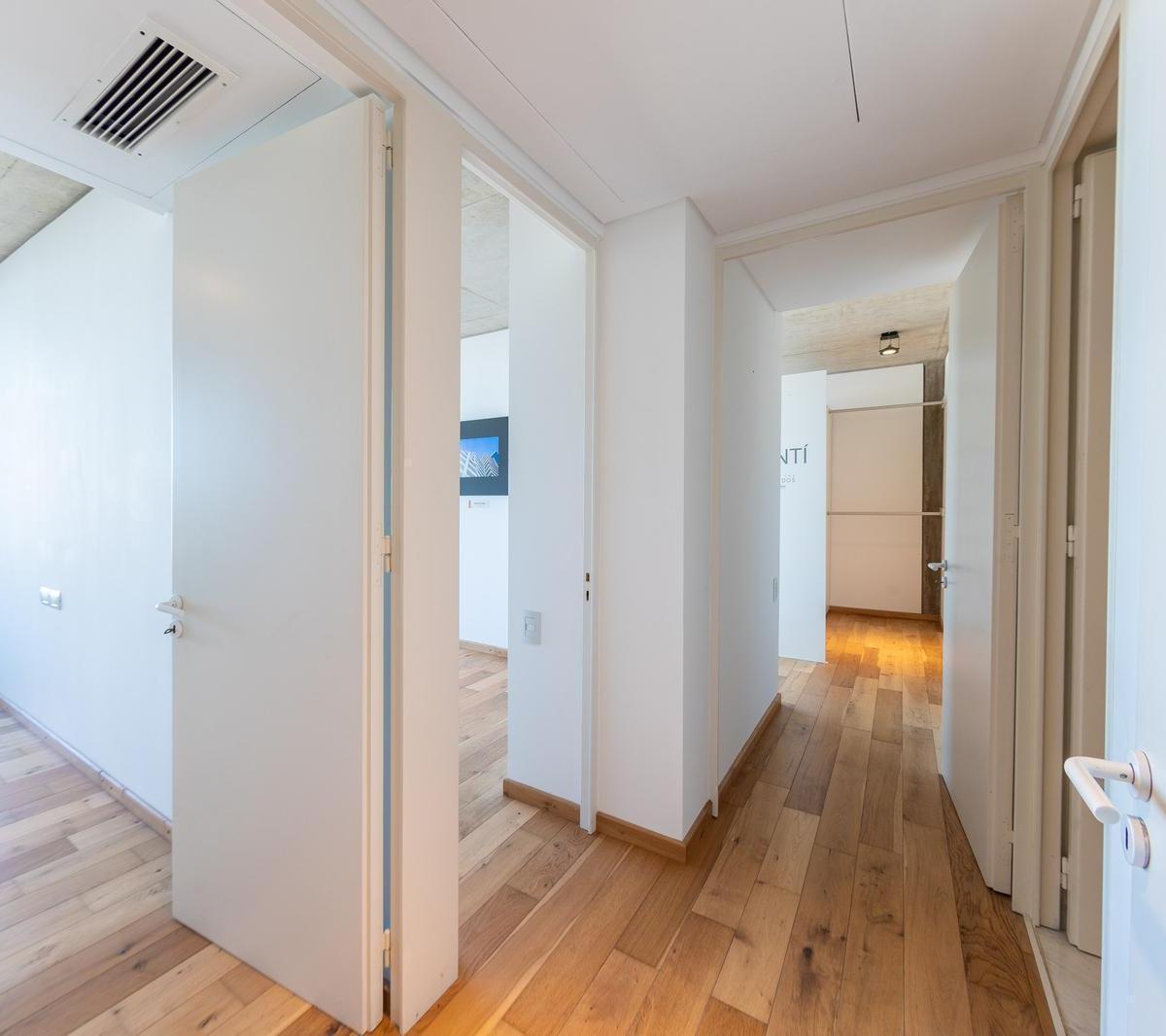 EN VENTA -DEPARTAMENTO DE TRES DORMITORIOS BARRIO ARROYITO