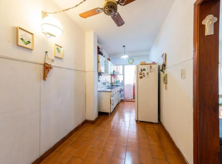 EN VENTA- DEPARTAMENTO DE TRES DORMITORIOS CON COCHERA- REPUBLICA LA SEXTA 1