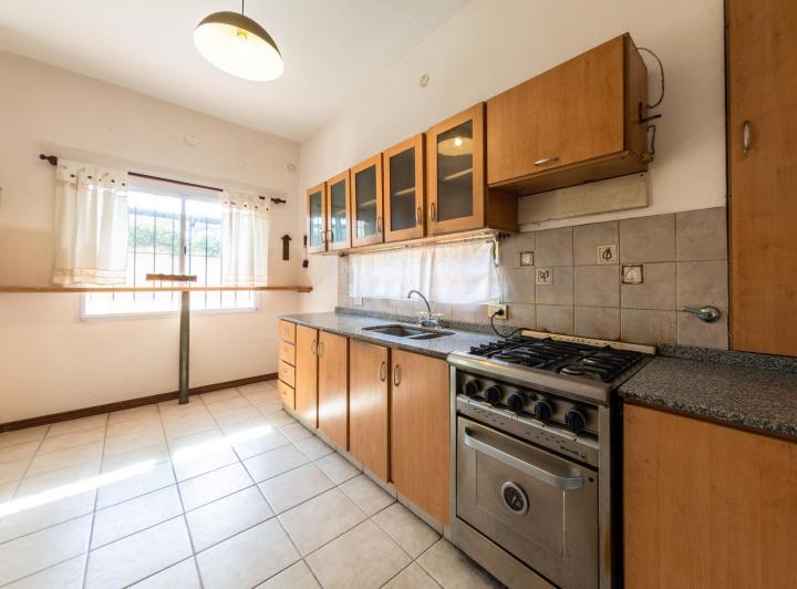 EN VENTA - CASA 3 DORMITORIOS, JARDÍN Y COCHERA - BARRIO PARQUE INDUSTRIAL 3