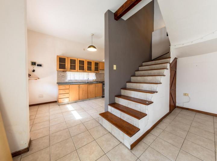 EN VENTA - CASA 3 DORMITORIOS, JARDÍN Y COCHERA - BARRIO PARQUE INDUSTRIAL 2