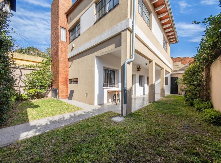 EN VENTA - CASA 3 DORMITORIOS, JARDÍN Y COCHERA - BARRIO PARQUE INDUSTRIAL 1