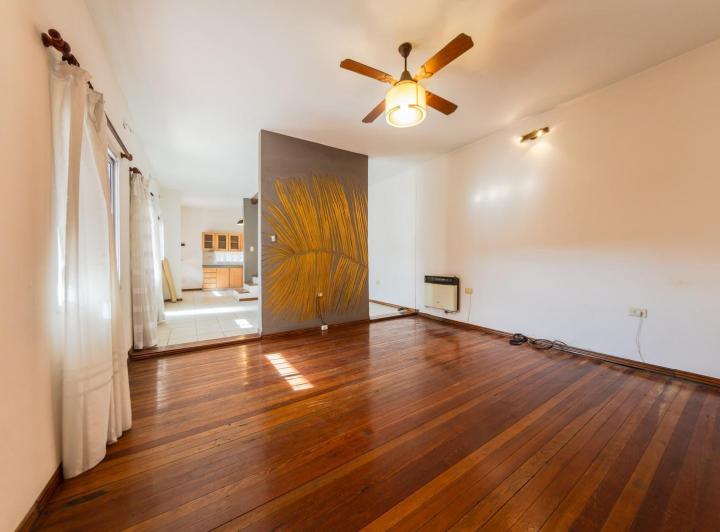 EN VENTA - CASA 3 DORMITORIOS, JARDÍN Y COCHERA - BARRIO PARQUE INDUSTRIAL 5
