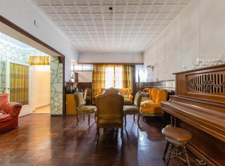 VENTA - CASA TRES DORMITORIOS CON COCHERA- ESPAÑA Y HOSPITALES 4