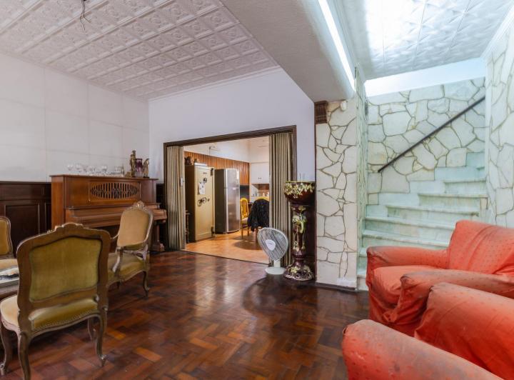 VENTA - CASA TRES DORMITORIOS CON COCHERA- ESPAÑA Y HOSPITALES 2
