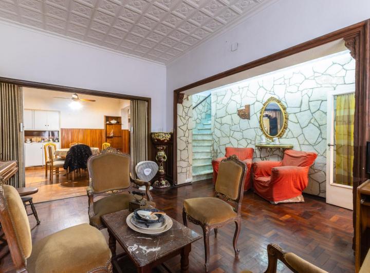 VENTA - CASA TRES DORMITORIOS CON COCHERA- ESPAÑA Y HOSPITALES 5